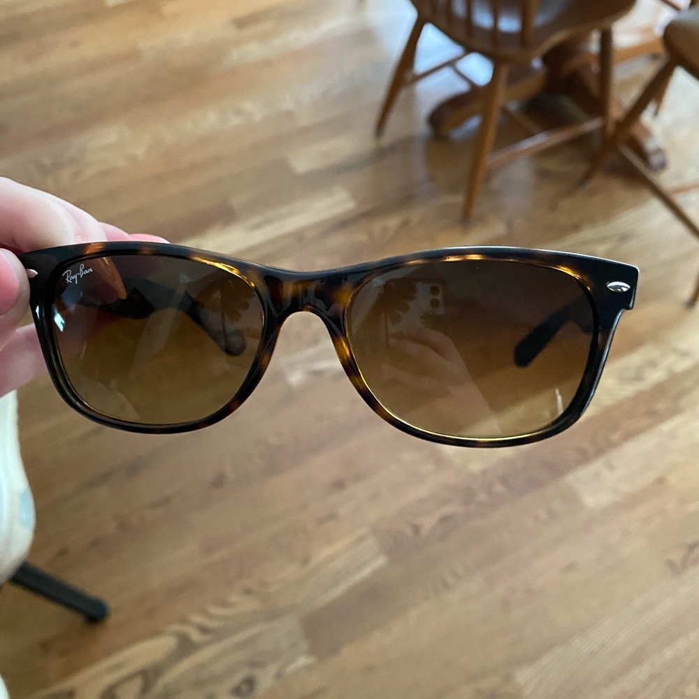 Rayban Wayfarer Classic Tortoise color